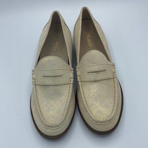 BRAND NEW Vionic Waverly in LIGHT GOLD